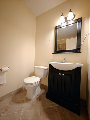 1296 E WASHINGTON Street 1, Des Plaines, IL 60016