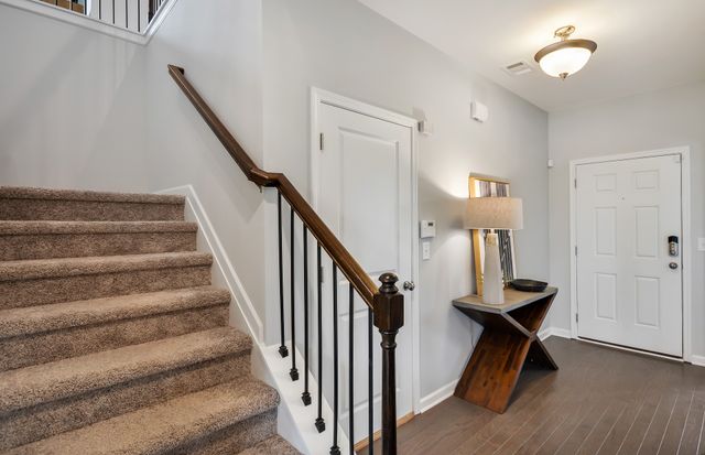 483 Jet Stream Dr, La Vergne, TN 37086