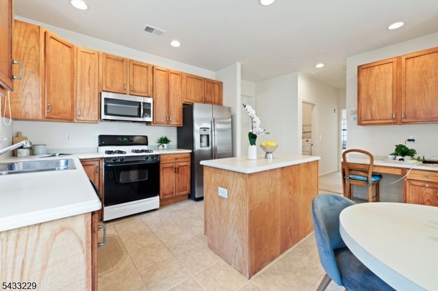35 Hardenbergh St, Franklin Twp., NJ 08873