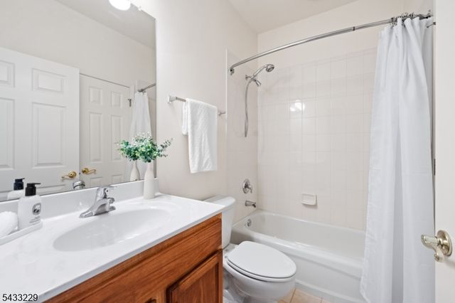 35 Hardenbergh St, Franklin Twp., NJ 08873
