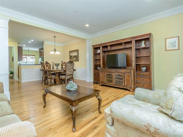 87 Paget Lane, Massapequa, NY 11758