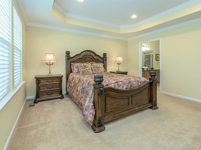 87 Paget Lane, Massapequa, NY 11758
