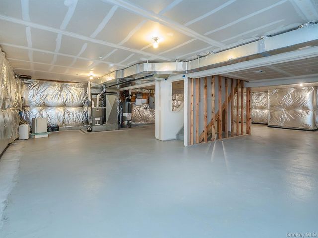 87 Paget Lane, Massapequa, NY 11758