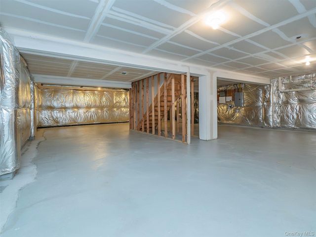 87 Paget Lane, Massapequa, NY 11758