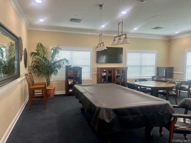 87 Paget Lane, Massapequa, NY 11758