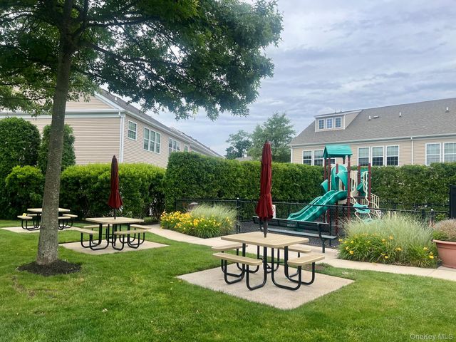 87 Paget Lane, Massapequa, NY 11758