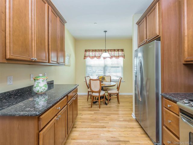 87 Paget Lane, Massapequa, NY 11758