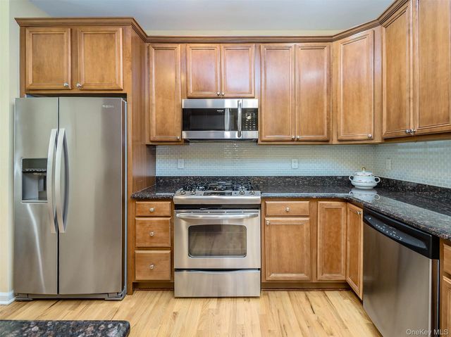 87 Paget Lane, Massapequa, NY 11758