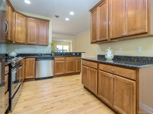 87 Paget Lane, Massapequa, NY 11758