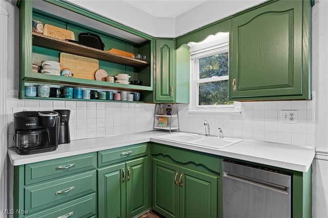 35221 Chestnut Ridge Road, North Ridgeville, OH 44039