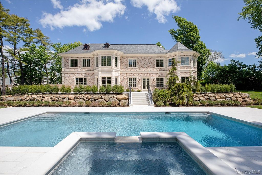 6 Foxwood Road, Great Neck, NY 11024 — photo 2