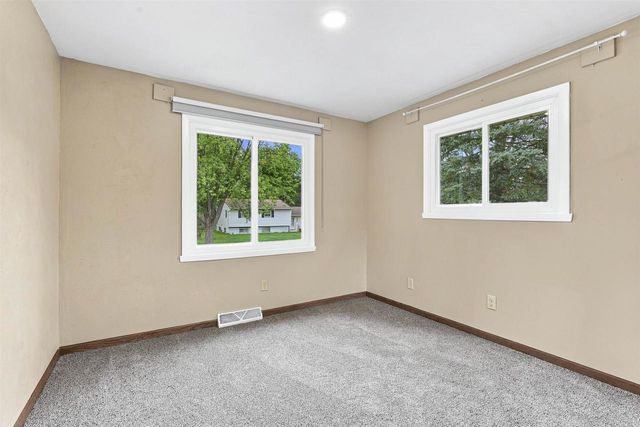 821 WOODFIELD ROAD, Neenah, WI 54956