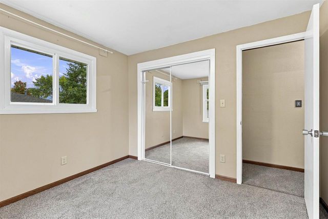 821 WOODFIELD ROAD, Neenah, WI 54956