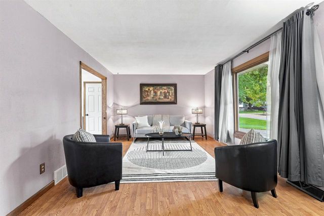 821 WOODFIELD ROAD, Neenah, WI 54956