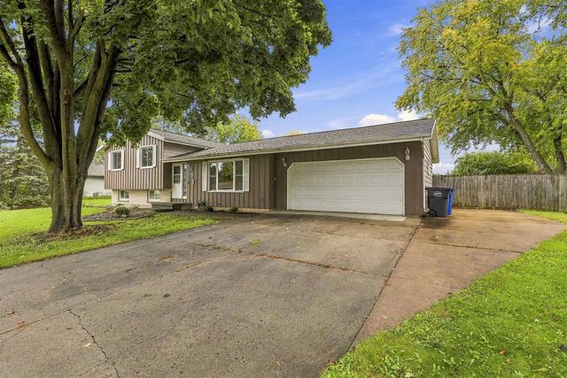 821 WOODFIELD ROAD, Neenah, WI 54956