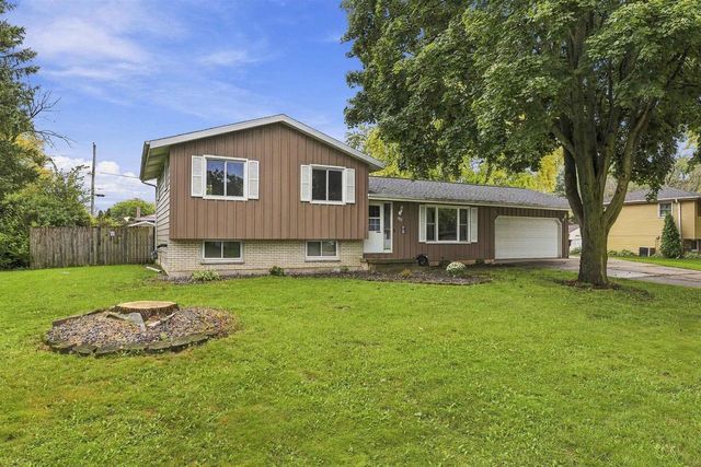 821 WOODFIELD ROAD, Neenah, WI 54956