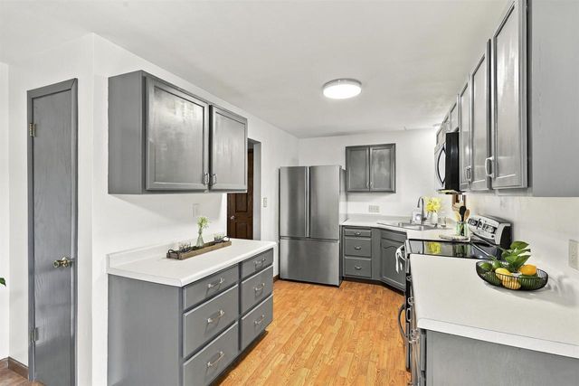 821 WOODFIELD ROAD, Neenah, WI 54956