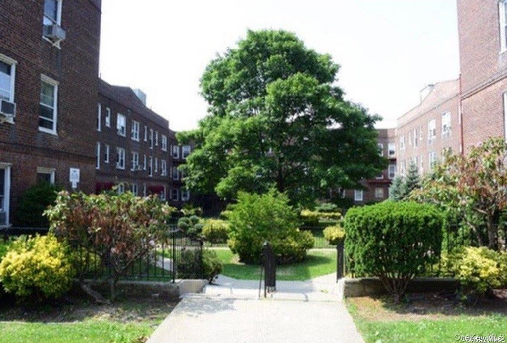 141-17 79th Avenue 2, Kew Garden Hills, NY 11367 — photo 2