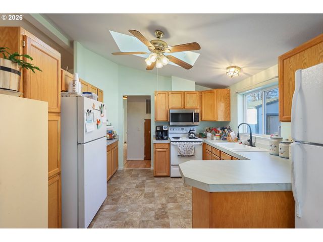 406 FIRST St, Rufus, OR 97050