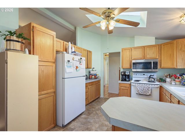 406 FIRST St, Rufus, OR 97050