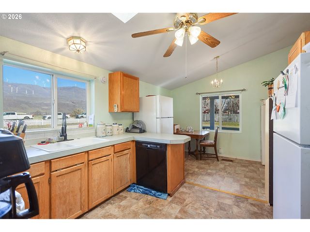 406 FIRST St, Rufus, OR 97050