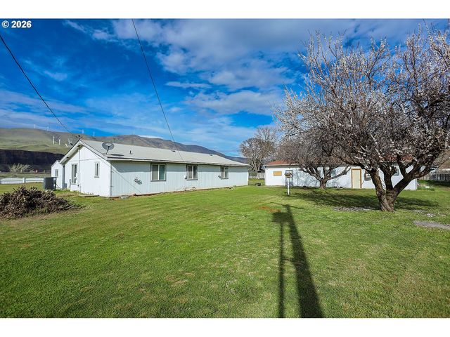 406 FIRST St, Rufus, OR 97050