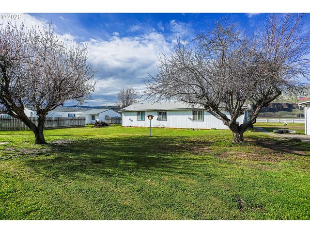 406 FIRST St, Rufus, OR 97050