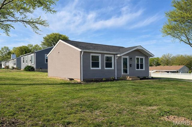 2643 Bonniebrook Drive, Maryland Heights, MO 63043