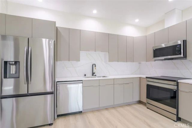 11112 Emelita Street, North Hollywood, CA 91601