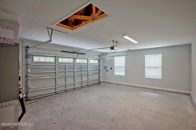 16243 N MAIN Street, Jacksonville, FL 32218