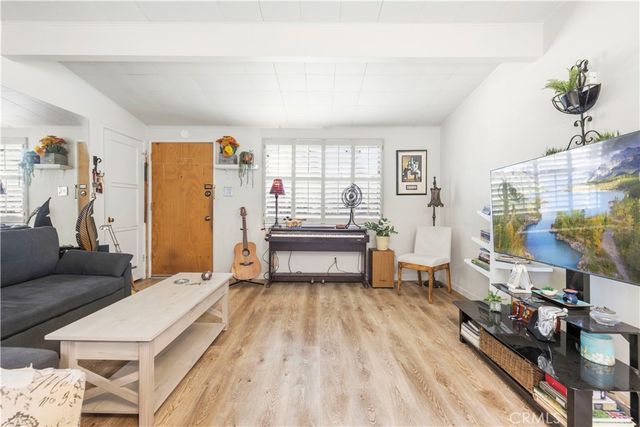 13873 Lanark, Panorama City, CA 91402