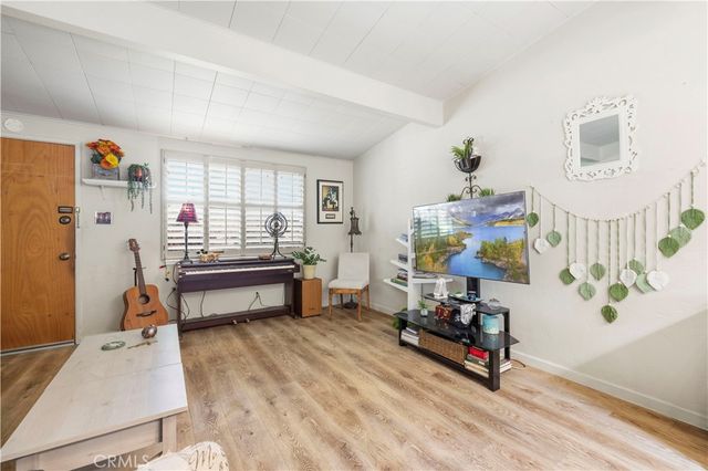 13873 Lanark, Panorama City, CA 91402