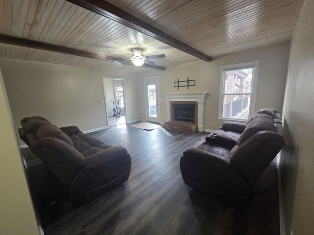 1976 Orchard Park Dr, Murfreesboro, TN 37128