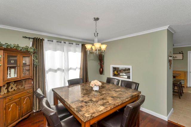 21 Brentwood St, Springfield, MA 01108