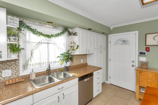 21 Brentwood St, Springfield, MA 01108