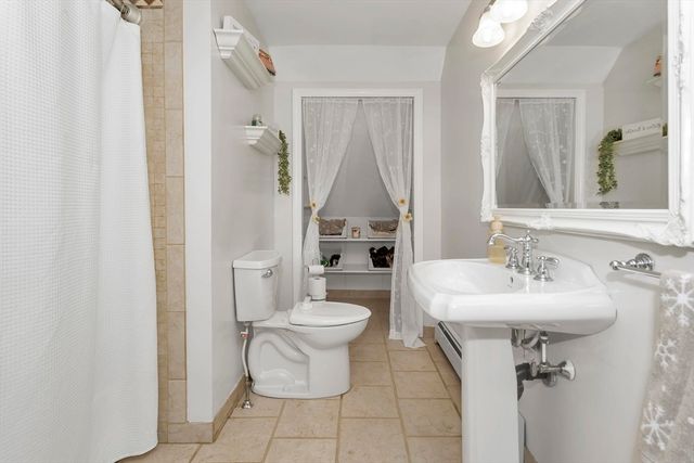 21 Brentwood St, Springfield, MA 01108