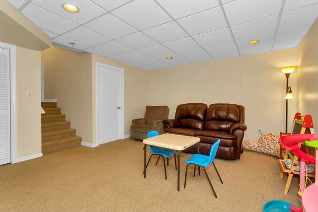 21 Brentwood St, Springfield, MA 01108