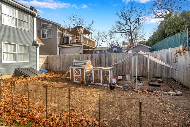 21 Brentwood St, Springfield, MA 01108