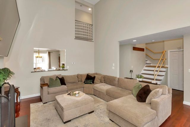 21 Brentwood St, Springfield, MA 01108