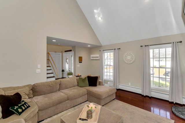 21 Brentwood St, Springfield, MA 01108