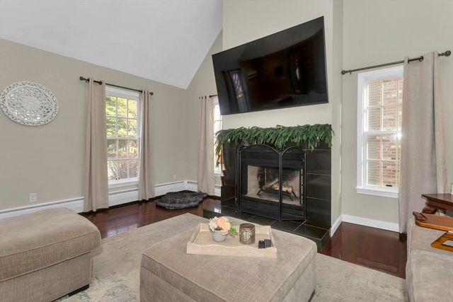 21 Brentwood St, Springfield, MA 01108