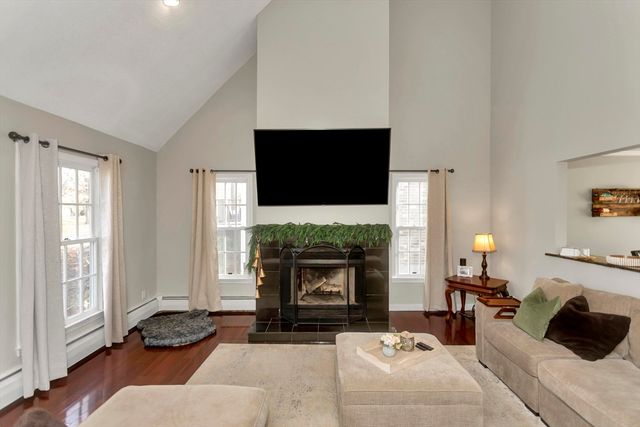 21 Brentwood St, Springfield, MA 01108