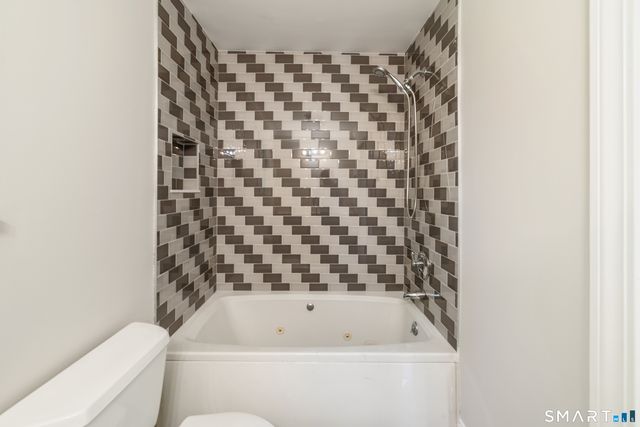 20 Whitefield Drive, Trumbull, CT 06611