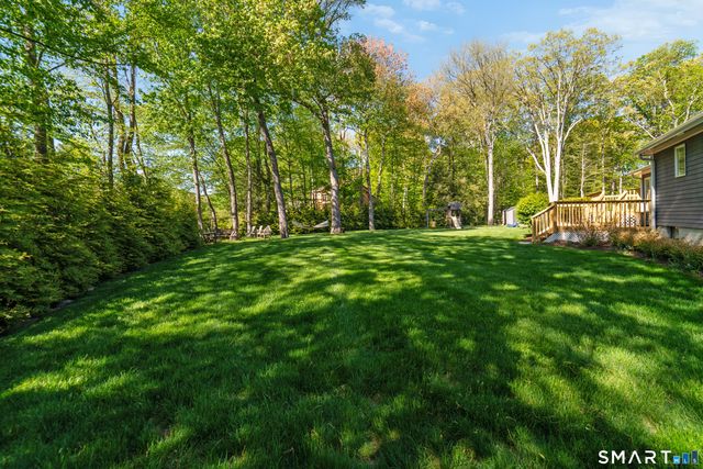 20 Whitefield Drive, Trumbull, CT 06611