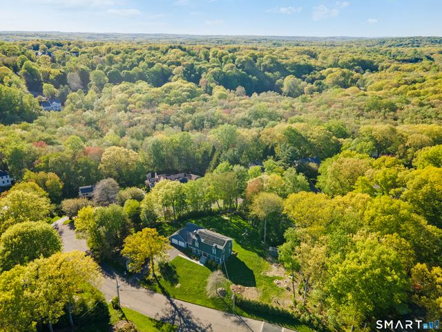 20 Whitefield Drive, Trumbull, CT 06611