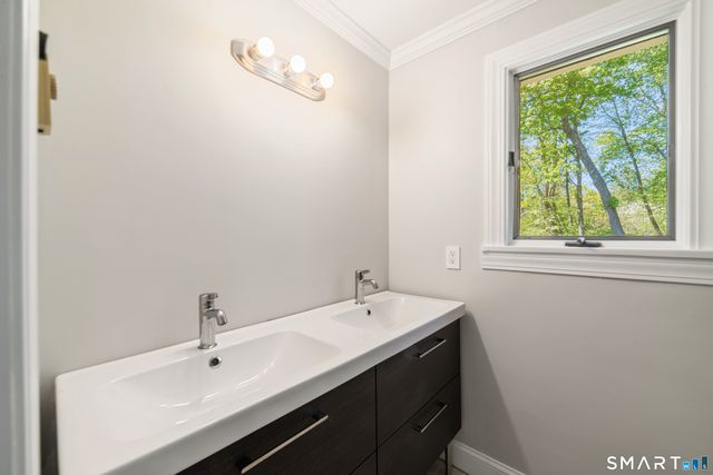 20 Whitefield Drive, Trumbull, CT 06611
