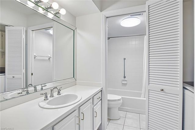 7430 Lake Breeze DR 203, Fort Myers, FL 33907