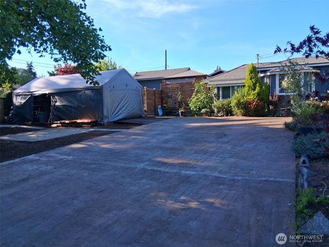 8242 S 128th Street, Seattle, WA 98178