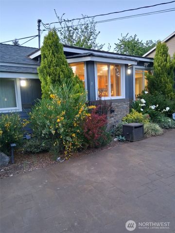 8242 S 128th Street, Seattle, WA 98178