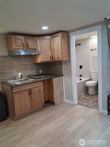 8242 S 128th Street, Seattle, WA 98178